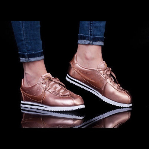 NIKE ROSE GOLD BRONZE WOMENS SHOES SIZE 8.5 SE - Picture 6 of 8